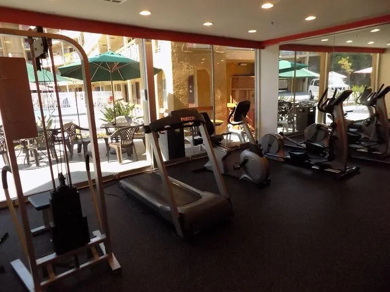 Hotel Ramada By Wyndham Burbank Airport